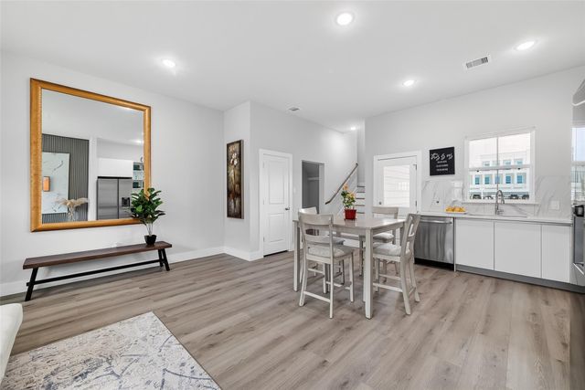 6702 Metro Blvd 2, Houston, TX 77083