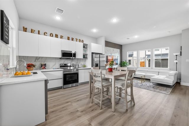 6702 Metro Blvd 2, Houston, TX 77083