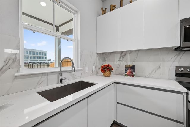 6702 Metro Blvd 2, Houston, TX 77083