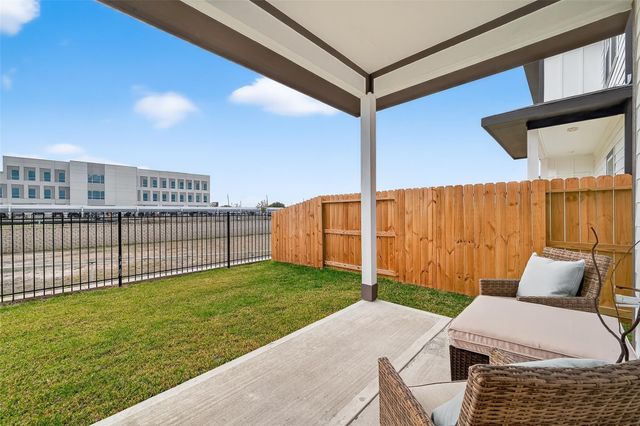 6702 Metro Blvd 2, Houston, TX 77083