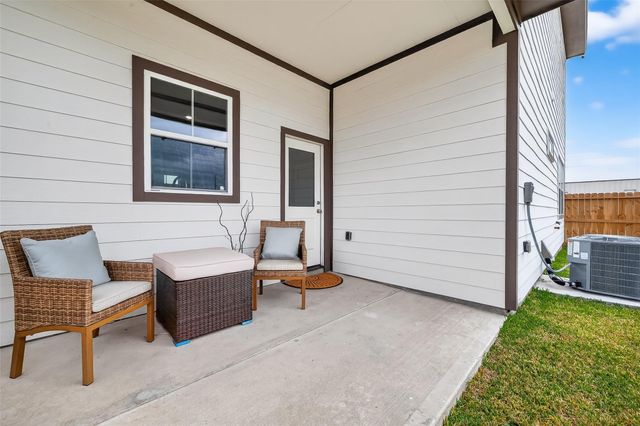 6702 Metro Blvd 2, Houston, TX 77083