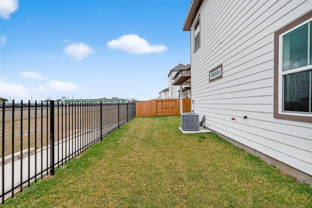 6702 Metro Blvd 2, Houston, TX 77083