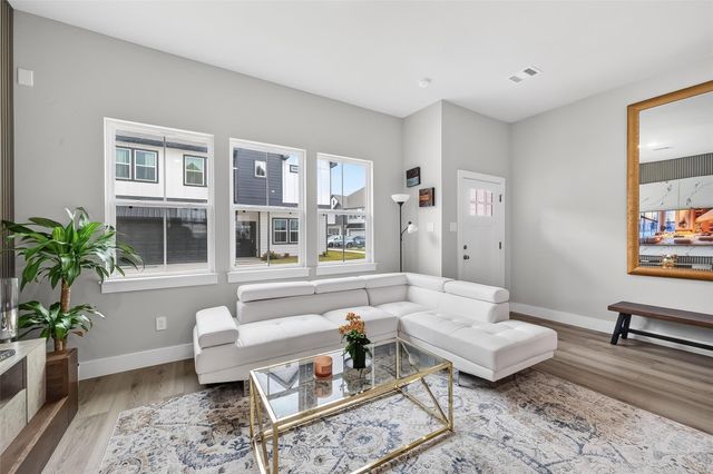 6702 Metro Blvd 2, Houston, TX 77083