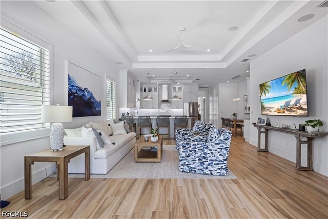 553 106th AVE N, Naples, FL 34108