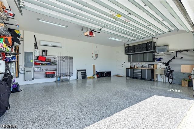 553 106th AVE N, Naples, FL 34108