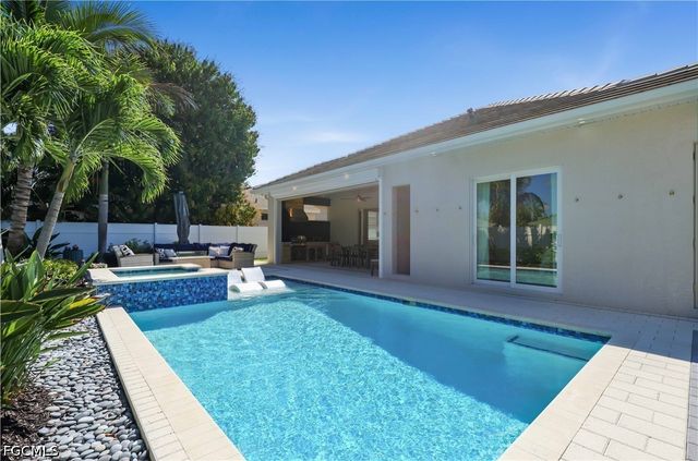 553 106th AVE N, Naples, FL 34108