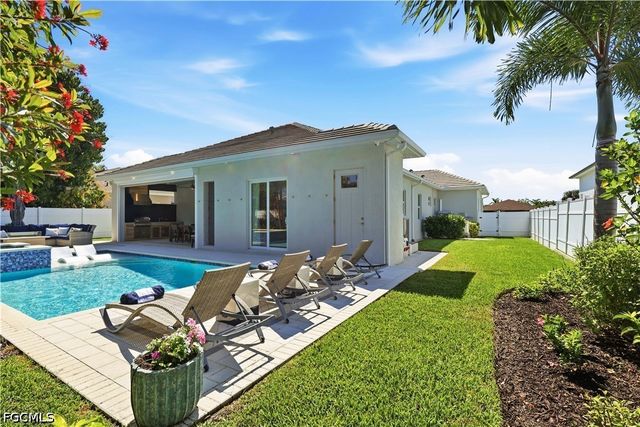 553 106th AVE N, Naples, FL 34108