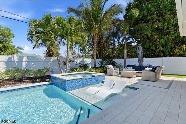 553 106th AVE N, Naples, FL 34108