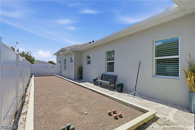 553 106th AVE N, Naples, FL 34108