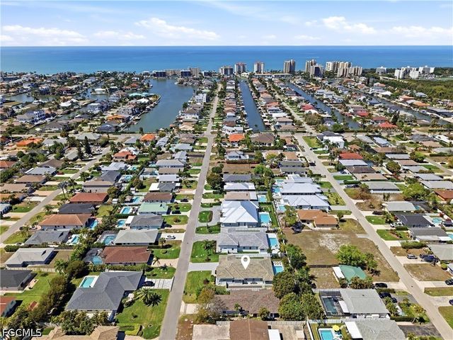 553 106th AVE N, Naples, FL 34108