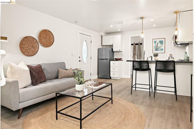 3842 Enos Ave, Oakland, CA 94619