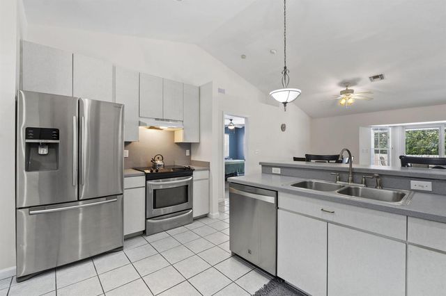 620 39th Court SW, Vero Beach, FL 32968