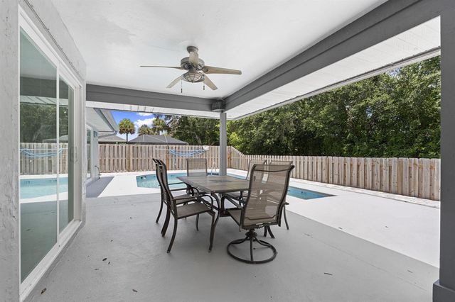 620 39th Court SW, Vero Beach, FL 32968