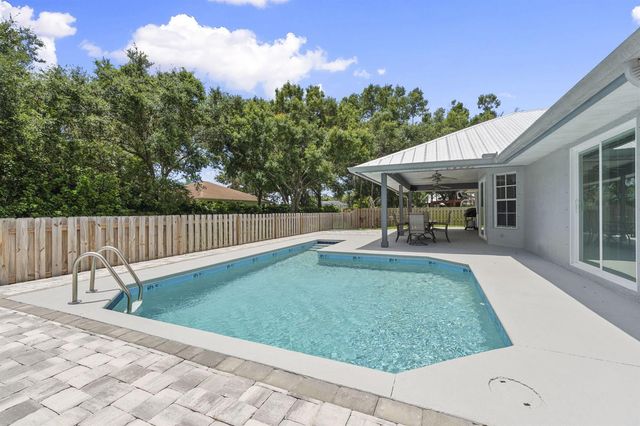 620 39th Court SW, Vero Beach, FL 32968
