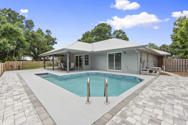 620 39th Court SW, Vero Beach, FL 32968