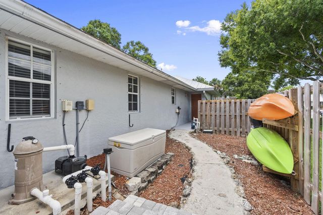 620 39th Court SW, Vero Beach, FL 32968