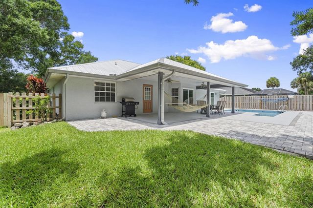 620 39th Court SW, Vero Beach, FL 32968