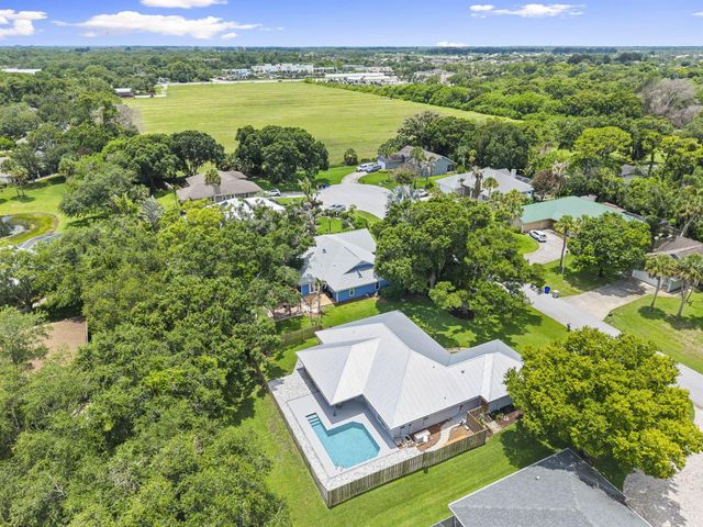 620 39th Court SW, Vero Beach, FL 32968
