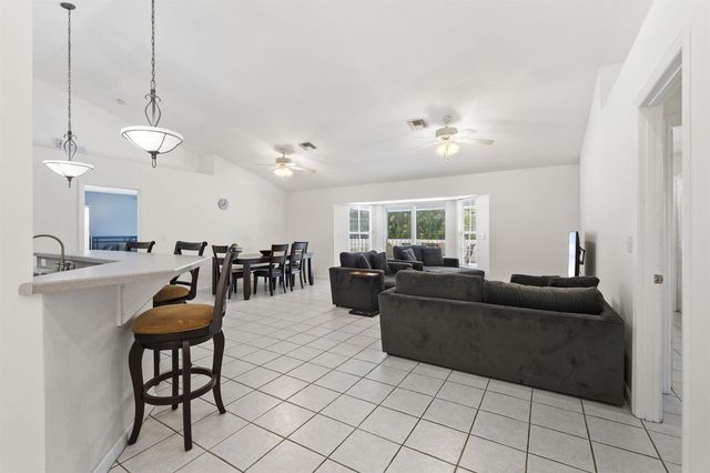 620 39th Court SW, Vero Beach, FL 32968