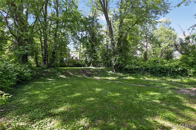 8004 Monroe Avenue, St Louis, MO 63114
