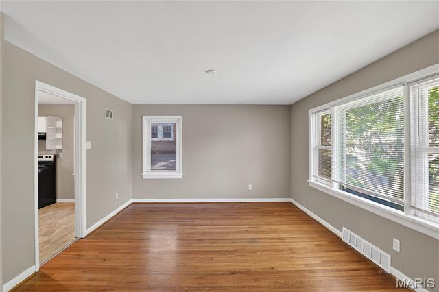 8004 Monroe Avenue, St Louis, MO 63114