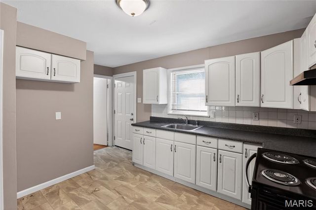 8004 Monroe Avenue, St Louis, MO 63114