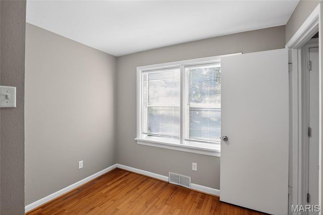 8004 Monroe Avenue, St Louis, MO 63114