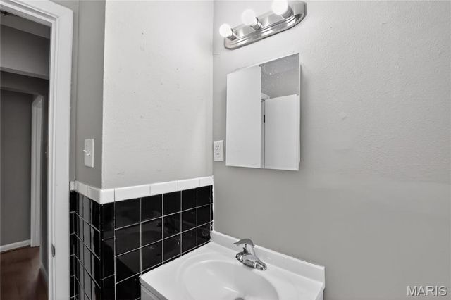 8004 Monroe Avenue, St Louis, MO 63114