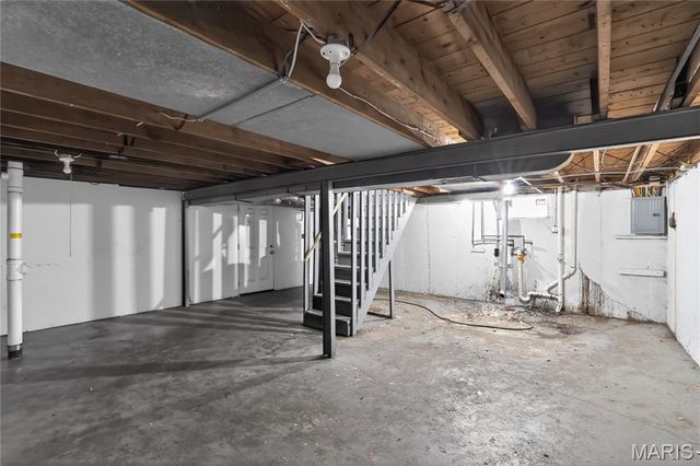 8004 Monroe Avenue, St Louis, MO 63114