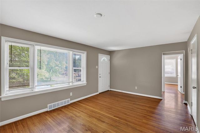 8004 Monroe Avenue, St Louis, MO 63114