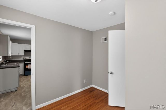 8004 Monroe Avenue, St Louis, MO 63114