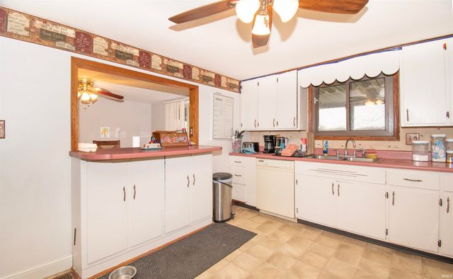 2252 W Drake Road, Kendallville, IN 46755