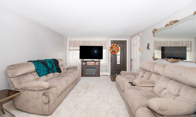 2252 W Drake Road, Kendallville, IN 46755