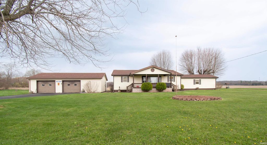 2252 W Drake Road, Kendallville, IN 46755