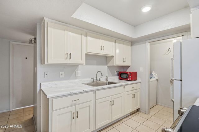 3224 W ECHO Lane, Phoenix, AZ 85051