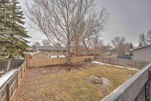 1611 12TH ST SW, Minot, ND 58701