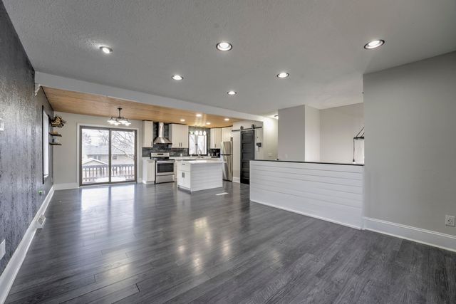 1611 12TH ST SW, Minot, ND 58701