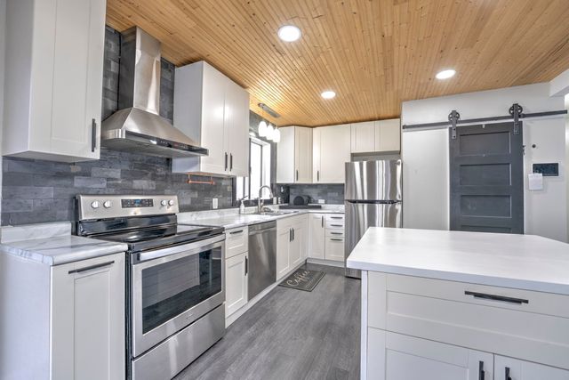 1611 12TH ST SW, Minot, ND 58701