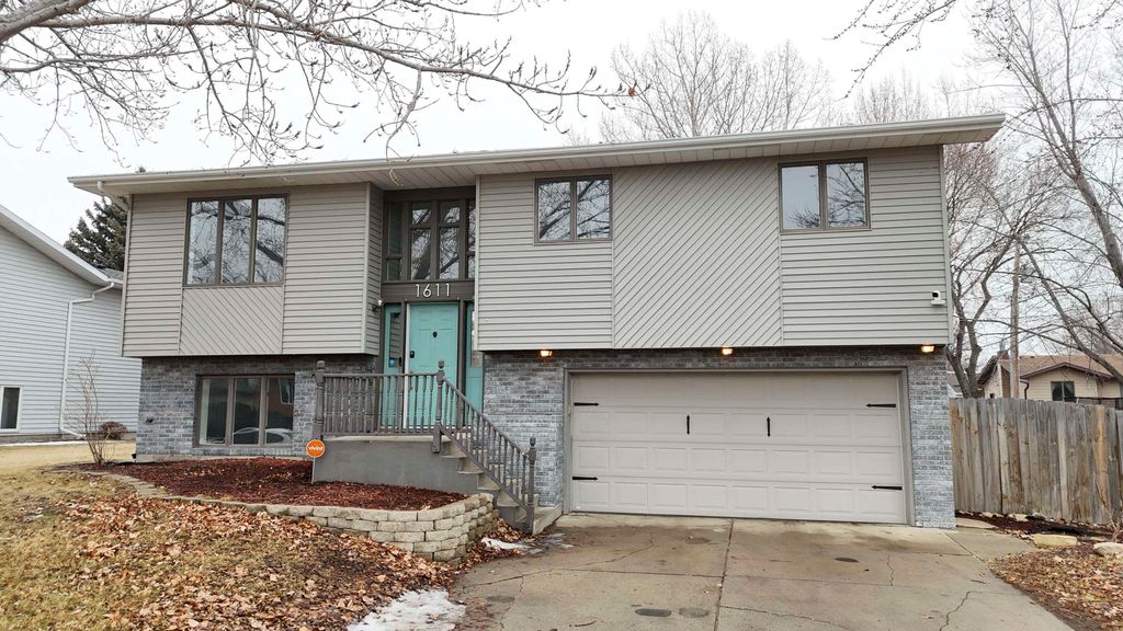 1611 12TH ST SW, Minot, ND 58701