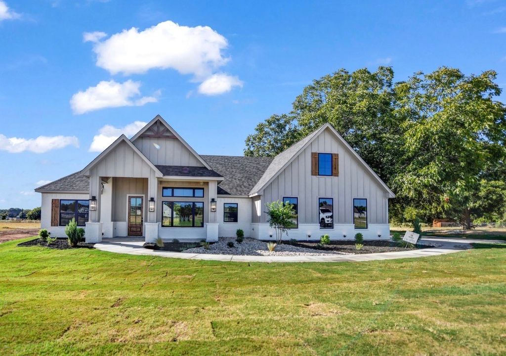 1016 Arbor Vista Drive, Azle, TX 76020 — exterior