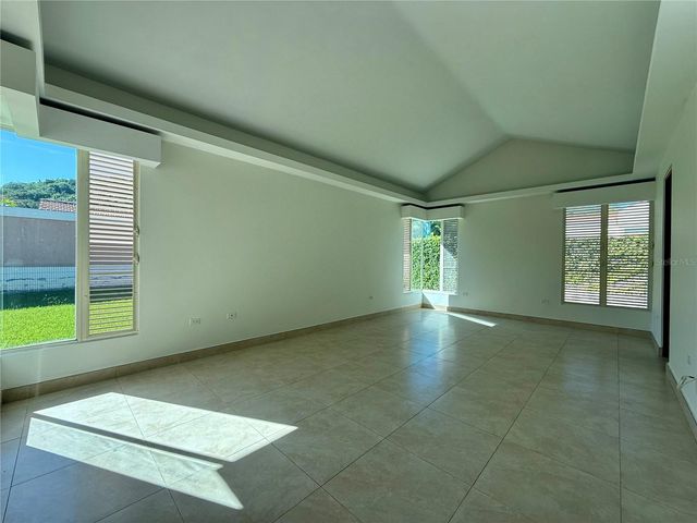 528 CAMINO DE GUILARTE STREET, Dorado, PR 00646