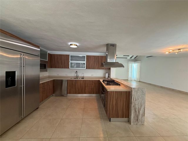 528 CAMINO DE GUILARTE STREET, Dorado, PR 00646