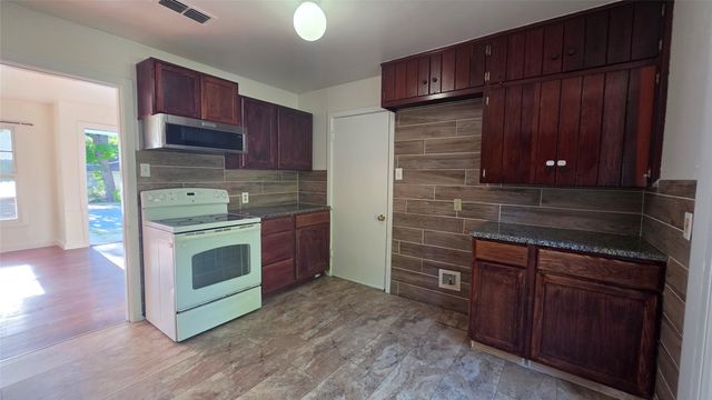 1111 Avenue A, Denton, TX 76201