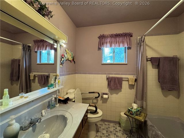 68 Skidmore Lane, Poca, WV 25159