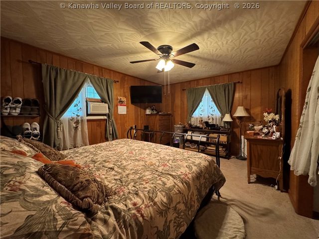 68 Skidmore Lane, Poca, WV 25159