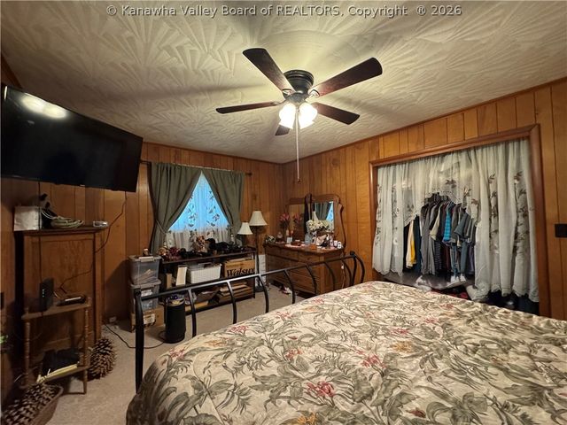 68 Skidmore Lane, Poca, WV 25159