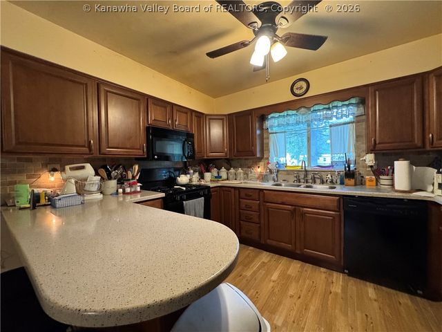 68 Skidmore Lane, Poca, WV 25159