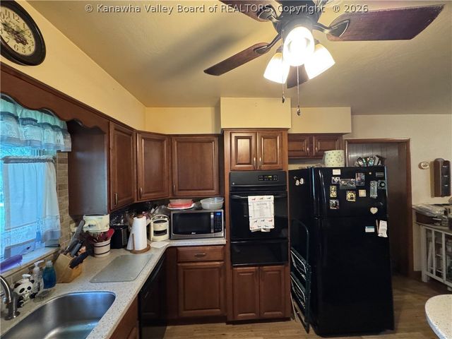68 Skidmore Lane, Poca, WV 25159