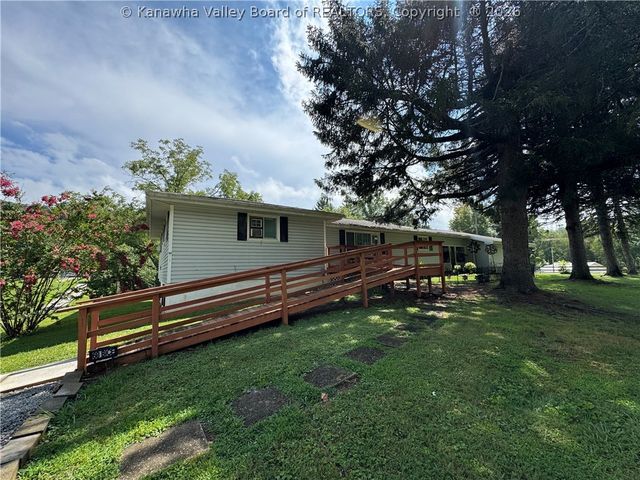 68 Skidmore Lane, Poca, WV 25159
