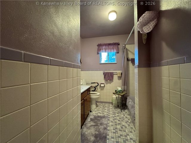 68 Skidmore Lane, Poca, WV 25159